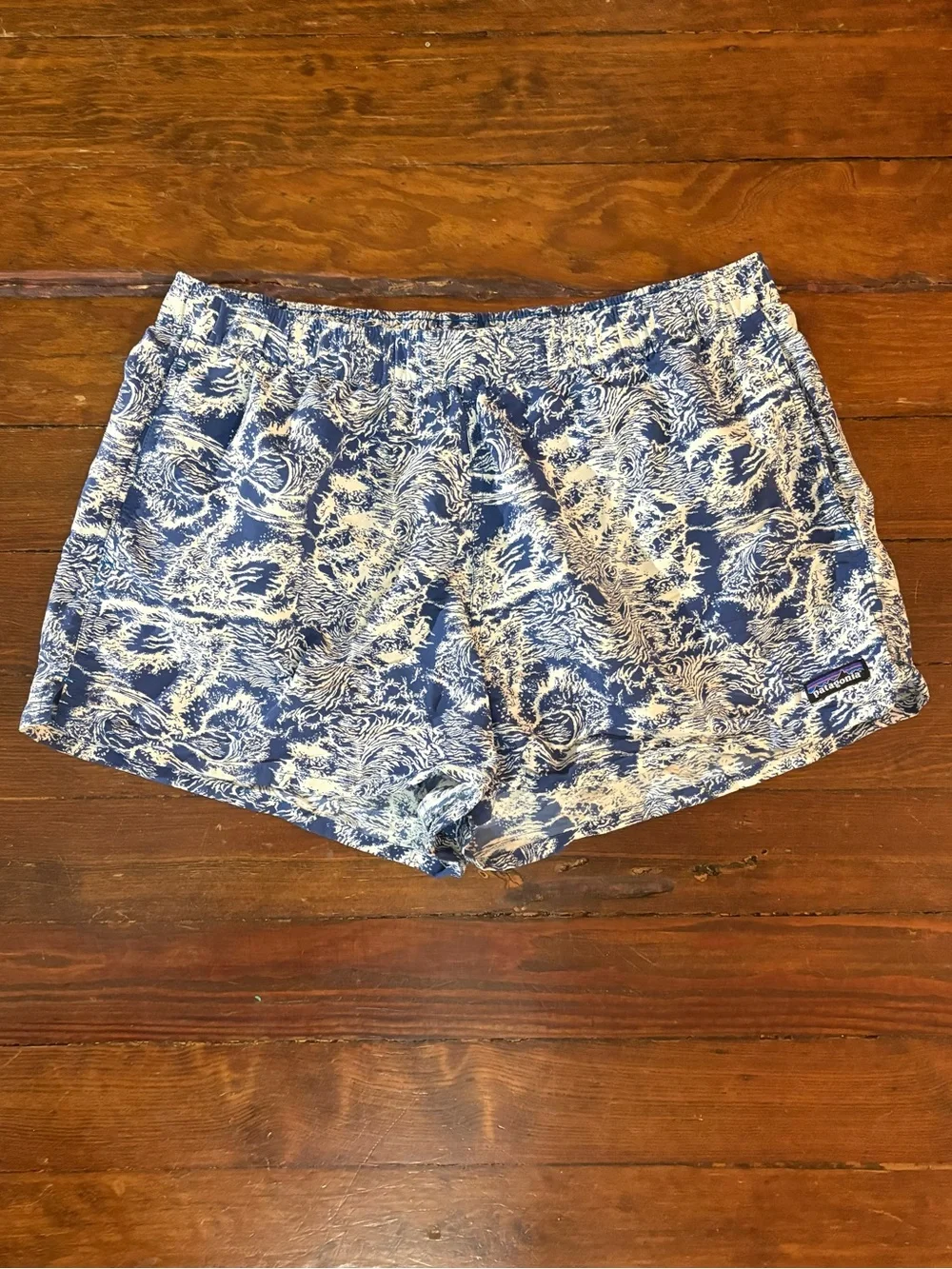 Patagonia blue white patterned barely baggies shorts size L